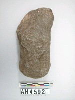 藏品(中型淺腰打製石斧)的圖片